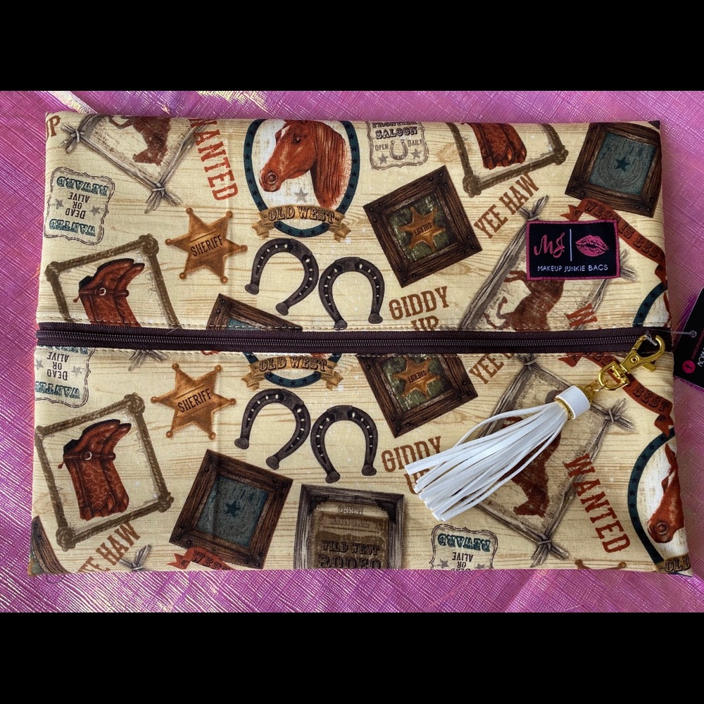 ✨💄LARGE COSMETIC BAG💄✨